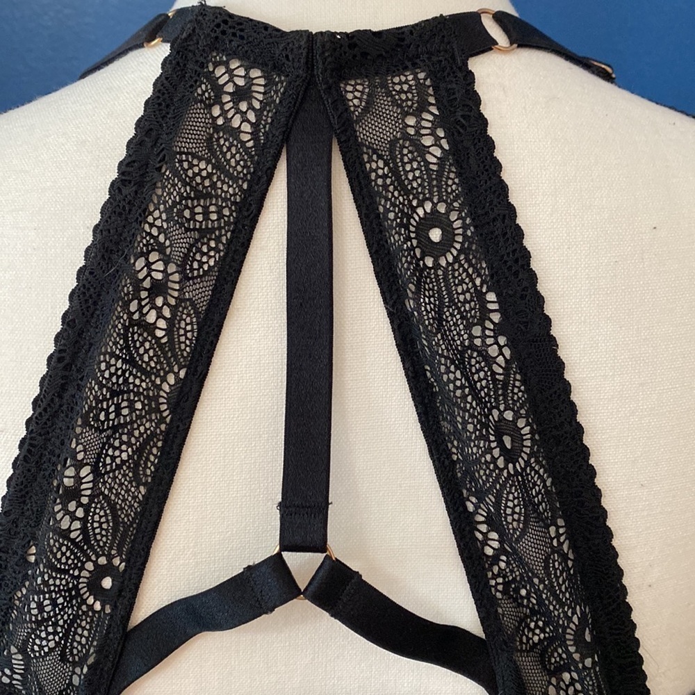 Women’s Black Lace Victoria’s Secret Very Sexy Push Up Racer Back Bra Size 32DD - Picture 7 of 11